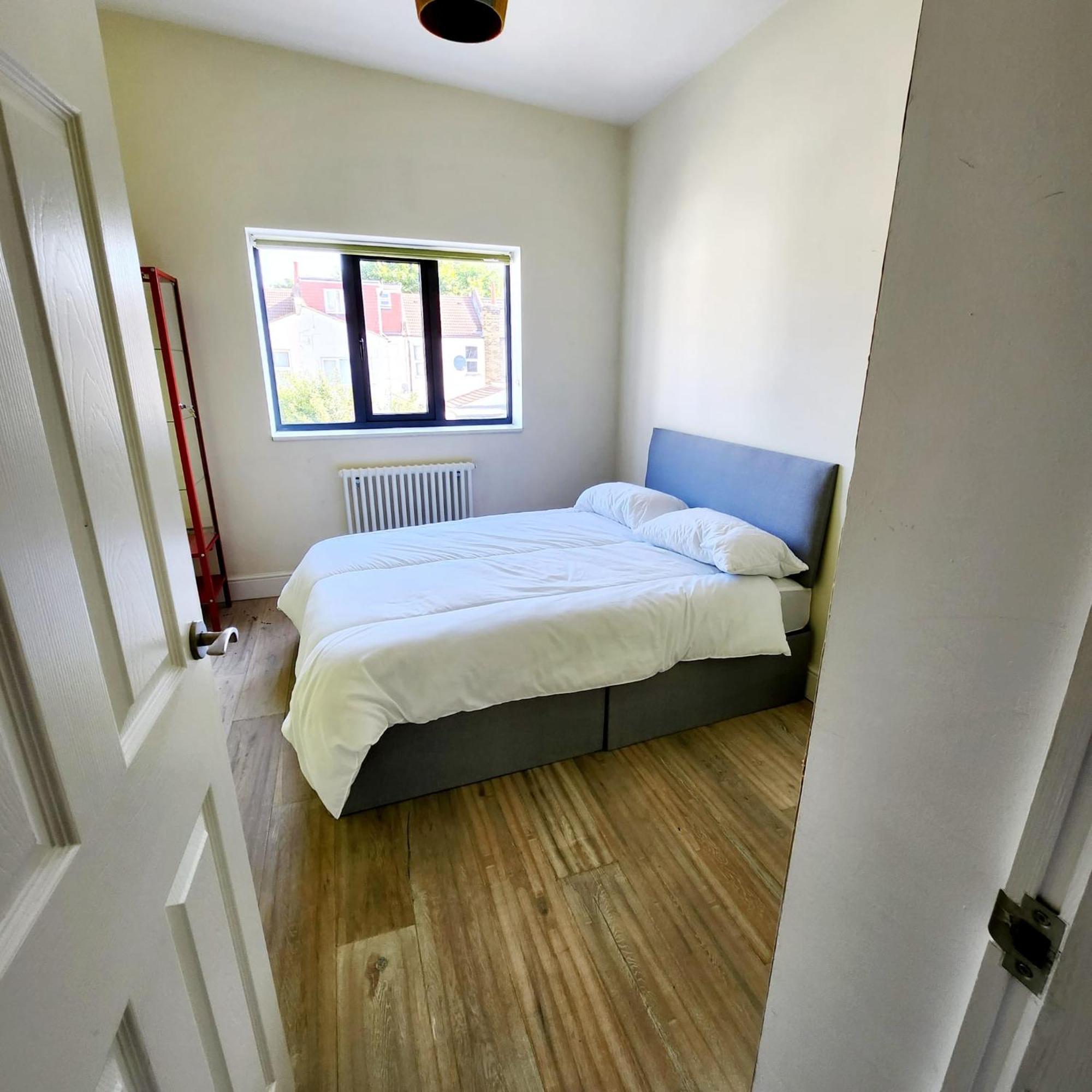 Contemporary 3 Bed House With Spacious Garden Close To Stratford & Canary Wharf Лондон Номер фото
